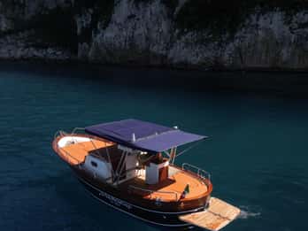 Capri: passeio de barco particular com visita às cavernas