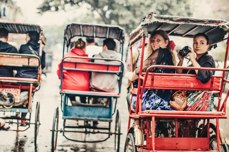 Delhi: Old Delhi, Akshardham Temple, and Light Show Tour English Language Guide