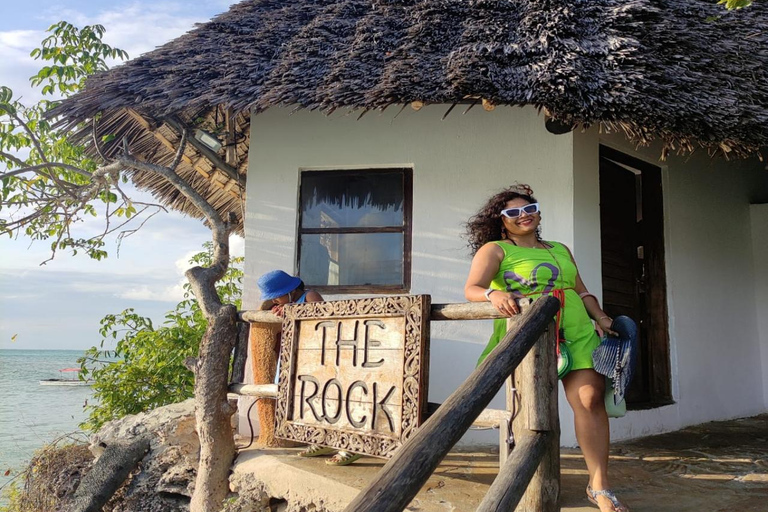 JASKINIA SALAAM: Pływanie z żółwiami i kolacja w restauracji The RockWycieczka obejmuje Odbiór z hotelu i transport powrotny