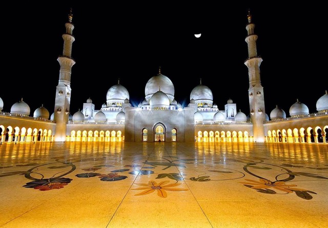 From Dubai: Abu Dhabi FullDay City Sightseeing & Mosque Tour