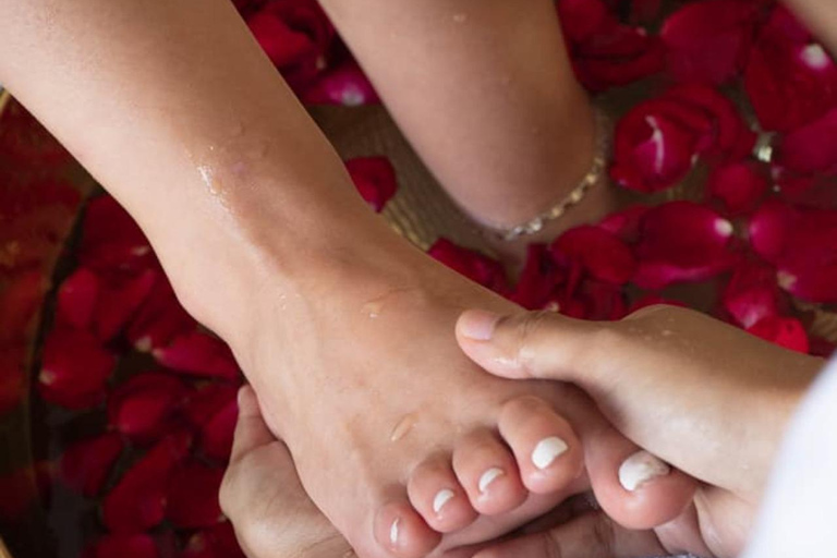 كانجو: علاجات التدليك والسبا في منتجع Svaha Spa Batu Bolongتدليك بالحجر الدافئ لمدة 60 دقيقة (فردي)