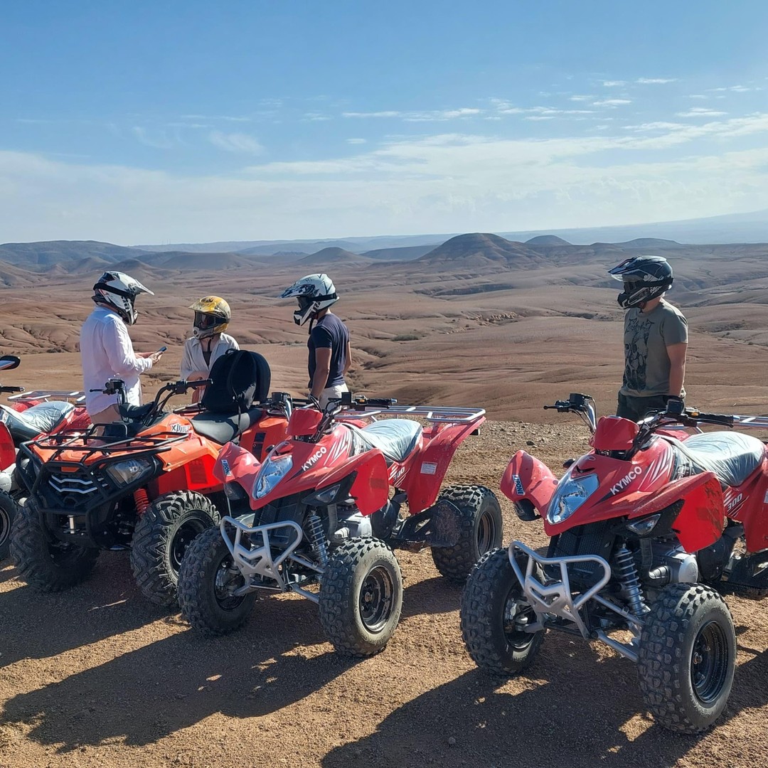 Marrakech : quad dans le désert d'Agafay, balade en chameau, dîner et spectacle