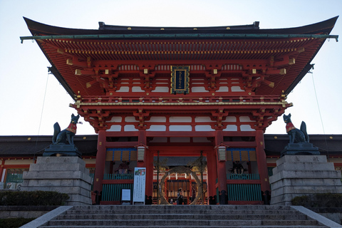 Kyoto : Découvrez les moindres recoins de l&#039;emblématique sanctuaire de Fushimi InariVisite de groupe