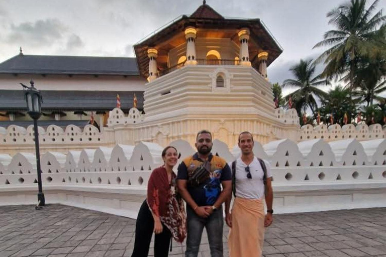Kandy: Temple of Tooth, Train Ride, & Cave Waterfall Tour