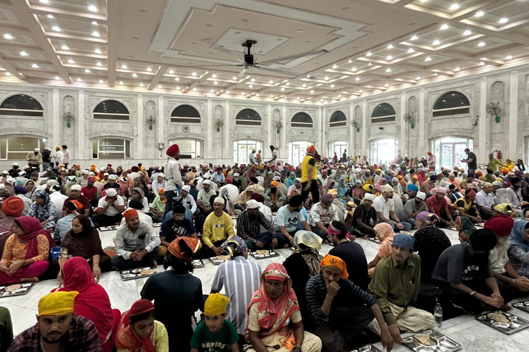 Delhi: 6 Hour Spiritual Temple Tour by Car With Female Guide Tour With Only Guide Service