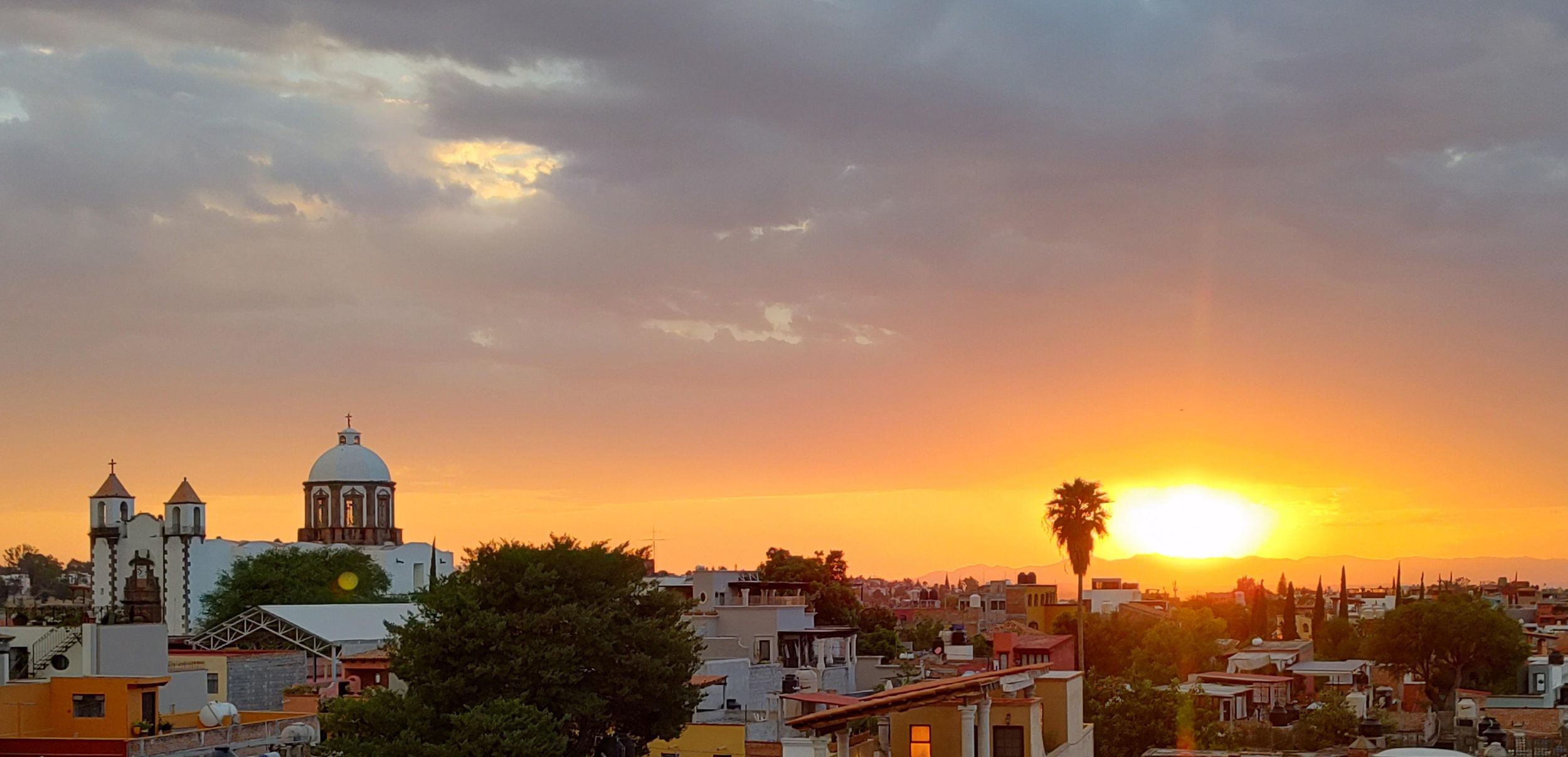 RUNDGANG ZUM SONNENUNTERGANG IN SAN MIGUEL