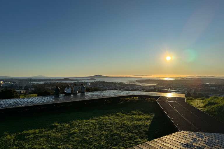 Auckland Sunrise Tour: Mount Eden Summit & Morning Views