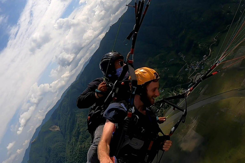 Parapendio in Nepal