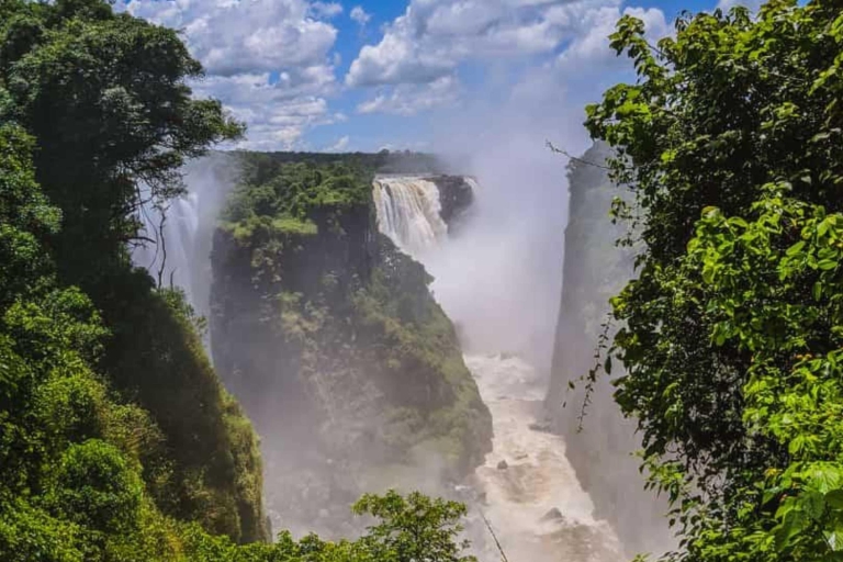 Victoria Watervallen: Zonsopgang bij de watervallenOpen einde bij rainforest café
