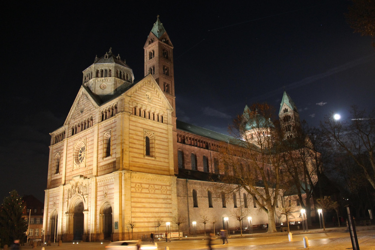 Cathédrale de Spire : la cathédrale dans l'obscuritéCathédrale de Spire : la cathédrale dans l'obscurité