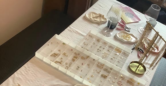 Munich: Creative Mix and Match Necklace Workshop in a Beautiful Showroom