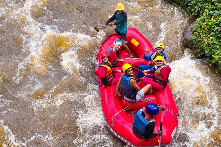 Phuket/Phang Nga: Excursión en quad, tirolina, rafting y cascada