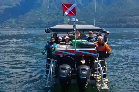 Vancouver: Discover the Best SCUBAdiving Sites by Boat