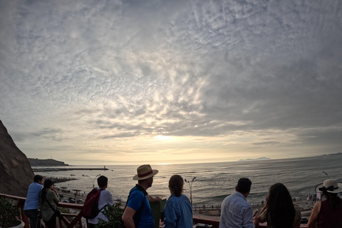 Entdecke den Zauber Limas bei Nacht: Parque de las Aguas+Barranco+Miraflores