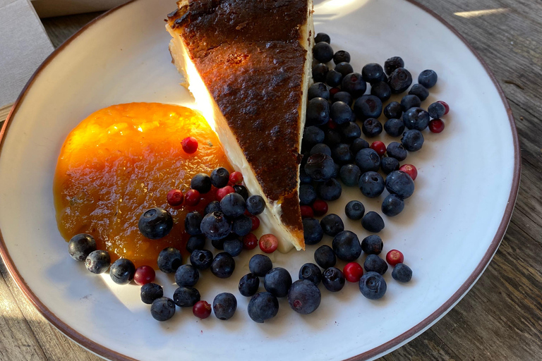 Stockholm: Mushroom and Berries Foraging Tour with Lunch