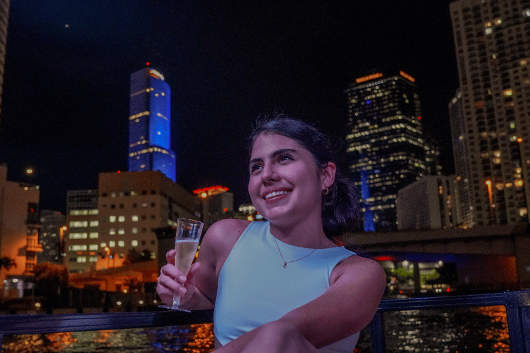 Champagne City Lights Boat Tour + Photoshoot (Semi Private)
