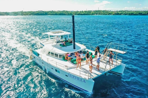Boracay: Luxury Private Yacht Cruise Medium Luxury Private Yacht Cruise