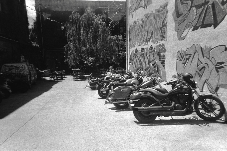 Tbilisi: Photo Walk Tour with Soviet Modernism