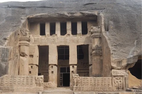 From Colaba: Half-Day Sightseeing Tour with Elephanta Caves