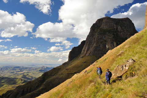 Durban: Drakensberg Mountain 2-Day Tour plus Hike with Lunch