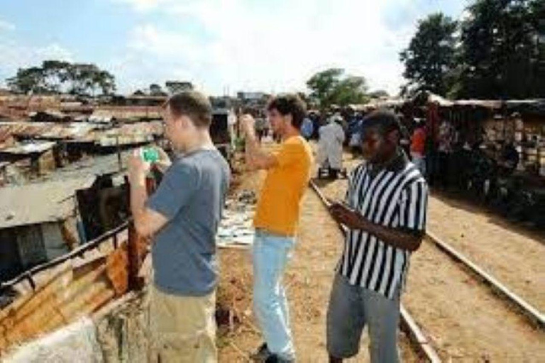 نيروبي: جولة سير على الأقدام بصحبة مرشد في حي كيبيرا الفقير مع خدمة الاستقبال من الفندق