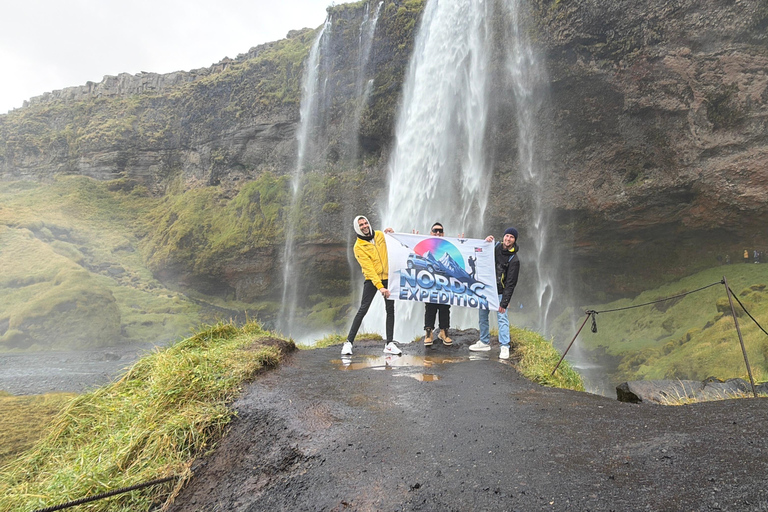 South Shore Adventure by 4x4 in Spanish with Professional Photos Iceland's South Shore in a 4x4 in Spanish with Professional Photos