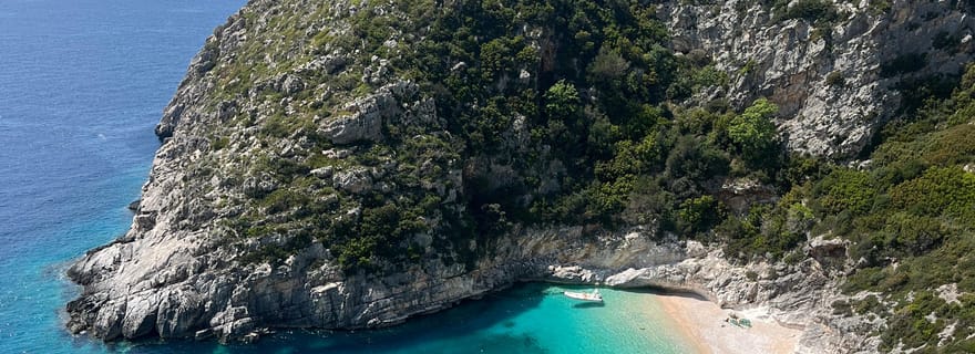 Dhermi : sortie en bateau à Grama Bay et à la grotte bleue
