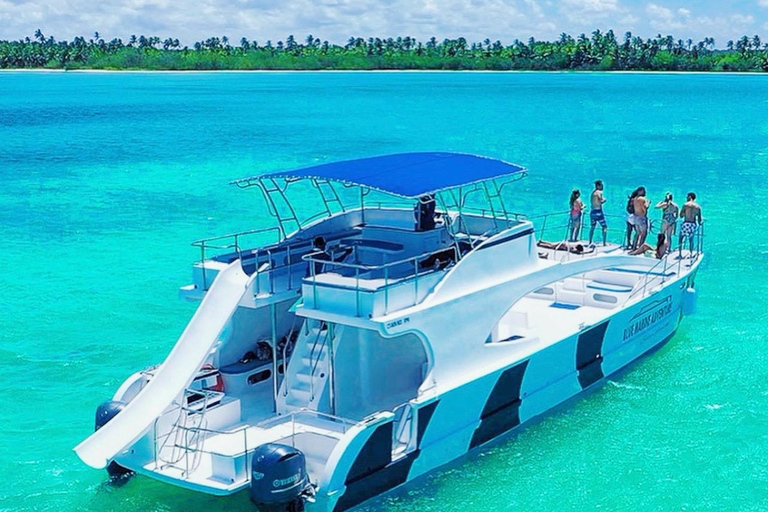 Profitez de 3 heures de croisière sur un yacht VIP avec open bar.Punta Cana : Croisière VIP sur un yacht avec Open Bar