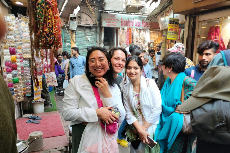 Wedding Wear & Bollywood Glam Shopping Tour (Women-Led Tour) Wedding Wear & Bollywood Glam Shopping Tour (Half-Day Tour)