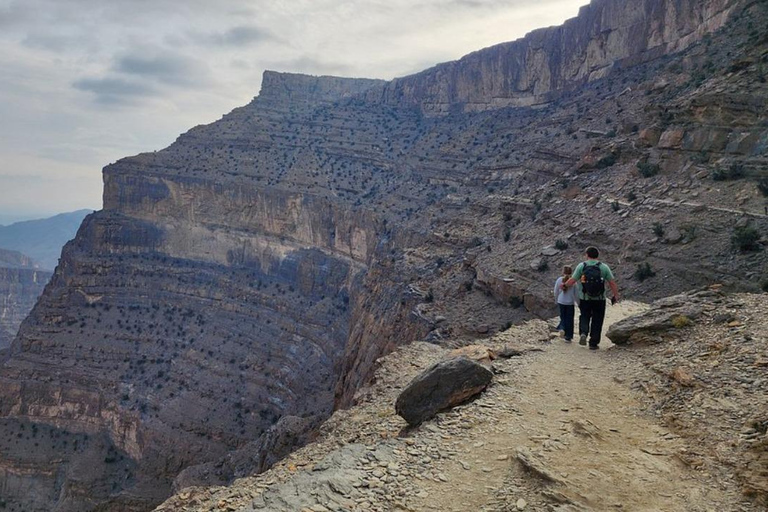 Muscat: Jebel Shams Balcony Walk & Wadi Nakhr Shared Tour