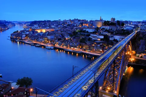 Lisbona: Tour privato a porto con visita a fatima nazare obidos