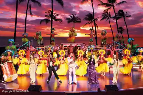 Waikiki: Luau e buffet con spettacolo Rock-A-Hula opzionale