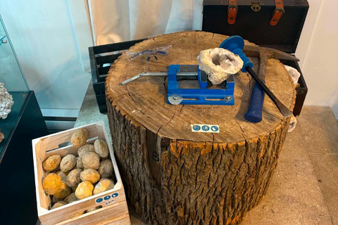 Quebec: Break your own geode and take its crystals home with you Quebec City: Break your own Geode and take its crystals home with you