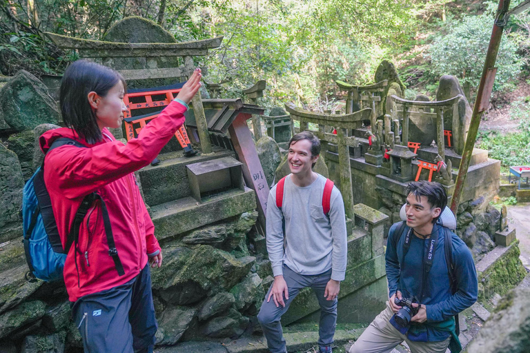 Kioto: tour de senderismo oculto de 3 horas por el santuario Fushimi Inari