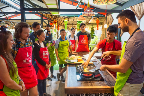 Chiang Mai: Traditional Thai-Akha Cooking Class& Market Tour Afternoon Cooking Session (4.30pm)