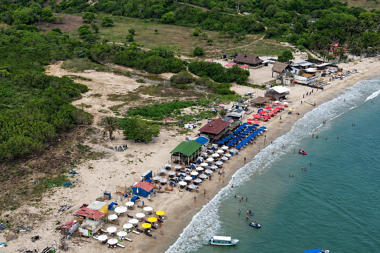 Playa Linda: Nakawa Beach Club with boat, lunch, sunbed, and cocktail Plan with Lunch and Welcome Cocktail