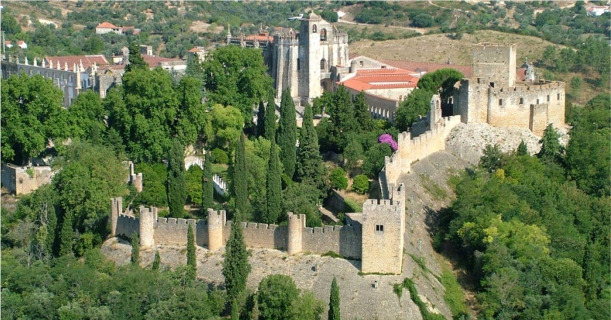 Von Porto aus Private Tour nach Fátima Tomar Batalha Nazaré