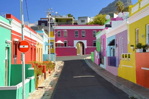 Cape Town: historical walk, stories, District Six & Bo Kaap