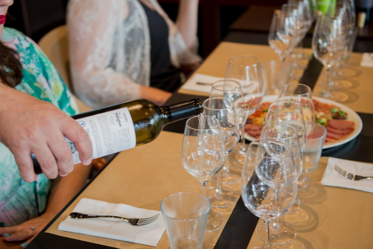 فونشال: تذوق النبيذ البرتغالي مع الساقي