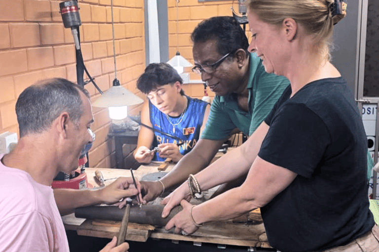 Galle: Traditional Silversmith Experience with Local Lunch
