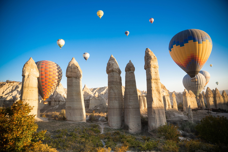 Desde Estambul: Excursión de 2 días a Capadocia con vuelo y trasladosGrupo reducido con globo aerostático incluido