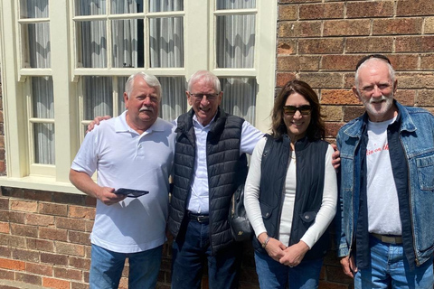 Liverpool: Private Beatles Taxi Tour with Guided Walk Finale