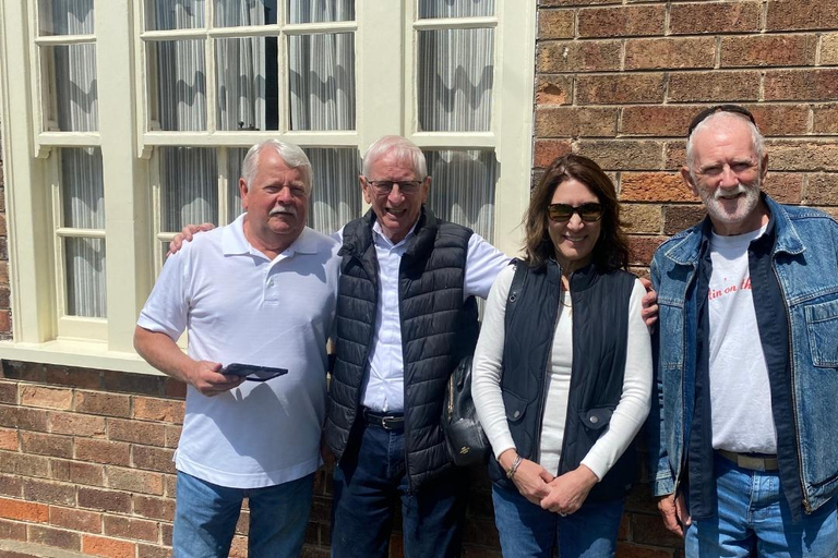 Liverpool: Private Beatles Taxi Tour with Guided Walk Finale