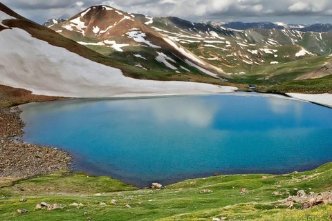 From Yerevan: Saghmosavank, Amberd, and Winery Day Trip