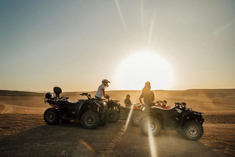 Marrakech: Excursión por el desierto de Agafay con quad, paseo en camello y cena