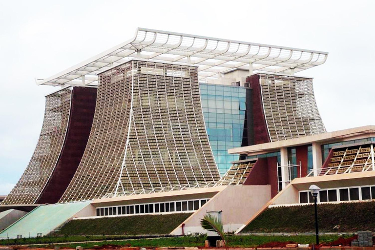 Accra Walking Tour: Jubilee House, Art, Murals & Afrikiko