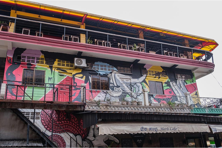 Phnom Penh: Full Day Guided City Tour with Food & Street Art Haft Day: Phnom Penh City Guided Tour