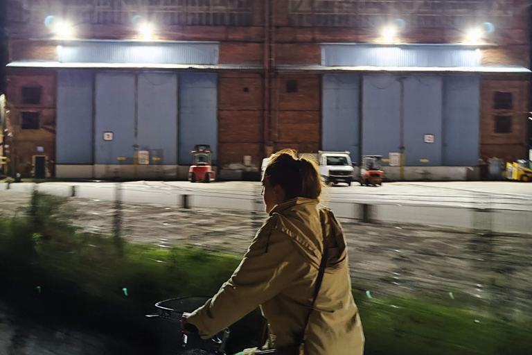 Gdańsk: Wrzeszcz and Shipyard District Private Bike Tour Golden Hour Ride – Gdańsk on evening mood Photo Stops