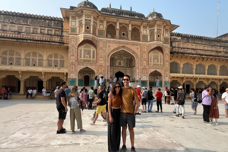Jaipur: Private Full-Day City Tour with Female Guide City Tour with Guide, Car, Entrance Fees and Lunch
