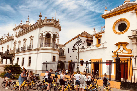 Sevilla: 2,5 uur privérondleiding door de stad per fietsSevilla: 2,5 uur privé stadstour per fiets